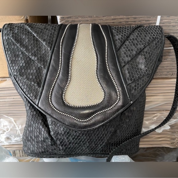 Sharif Black and Cream Textured Shoulder Bag